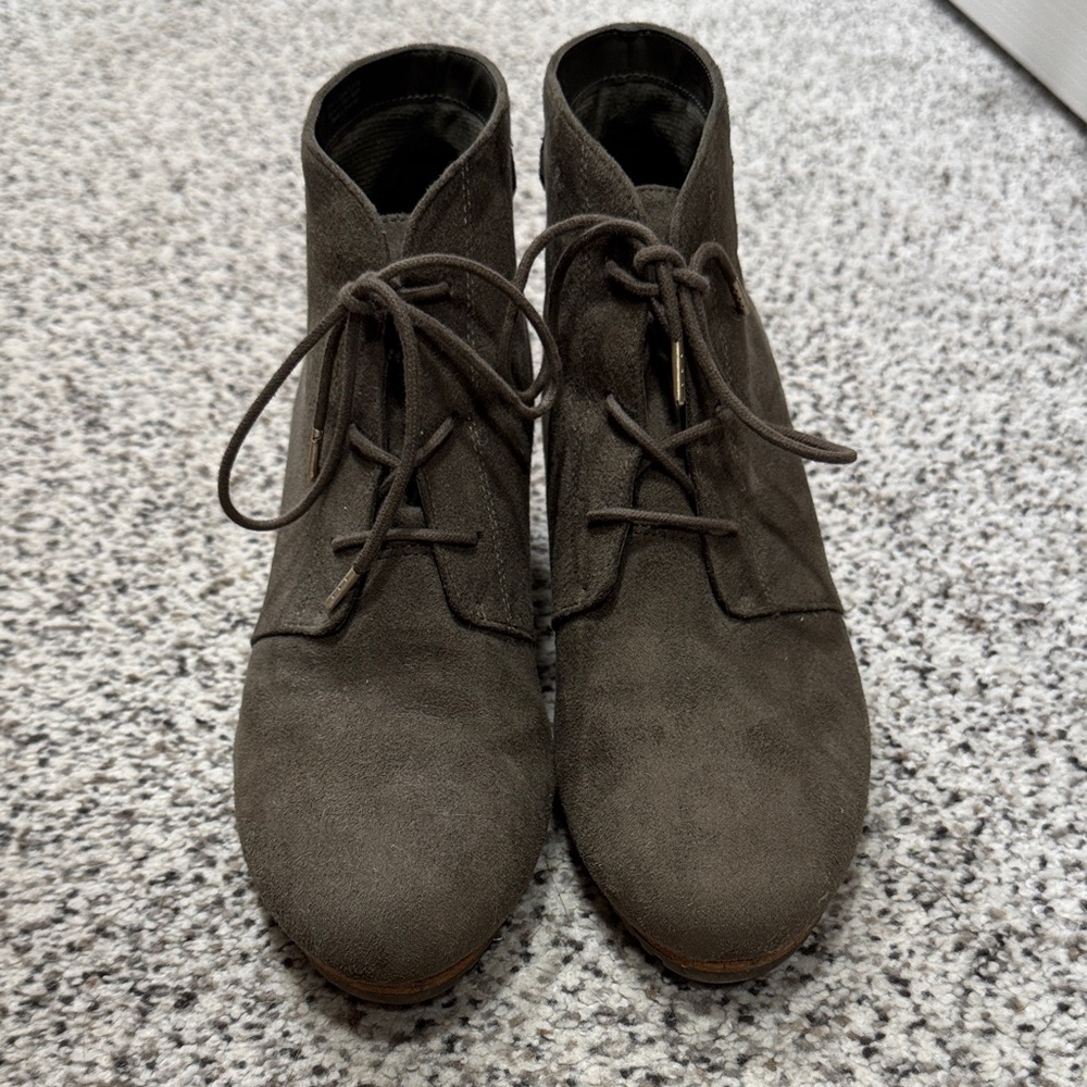 Dr. Scholl’s Comfort Lace-Up Ankle Booties